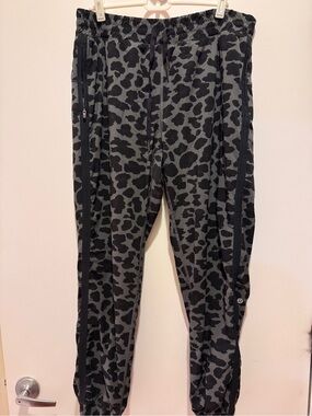 Lululemon Lined Dance Studio Jogger Leopard Camo Grey Black - Size 12